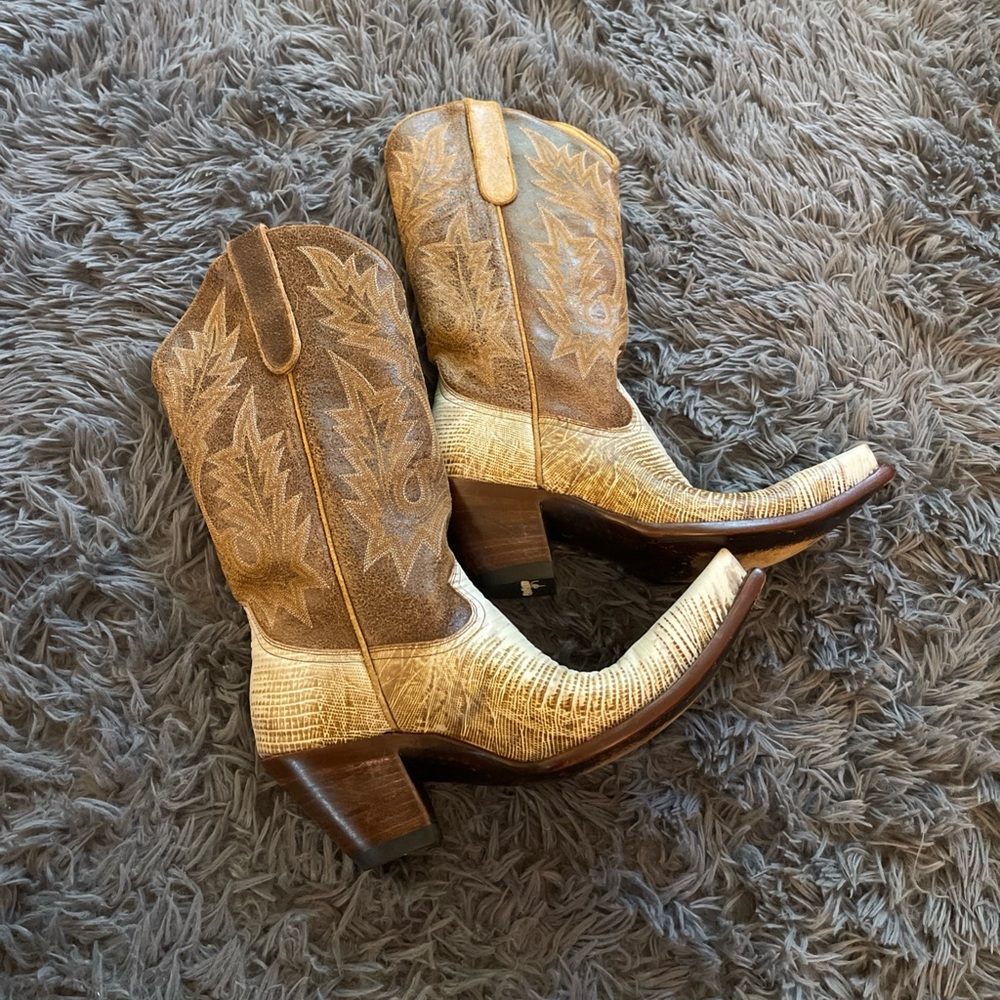Old Gringo Tan Heeled Western Boots with Distinctive Stitching - Size 7 1/2
